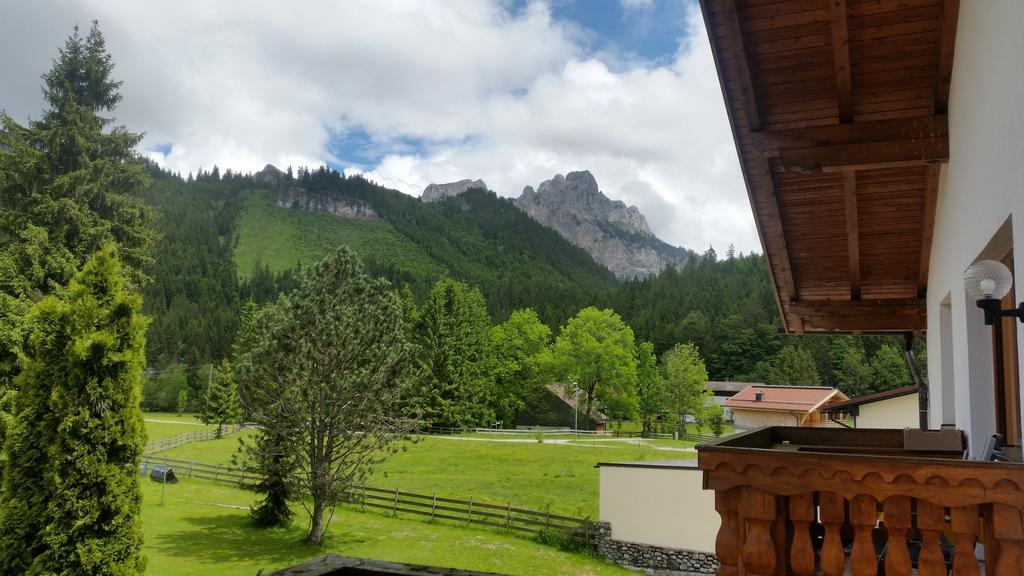 Studio Balcony,425180301:JPEG